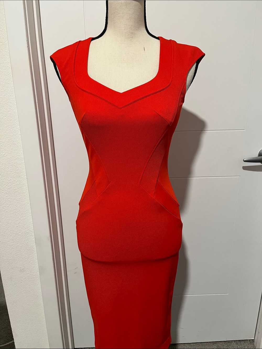 Zac Zac Posen Sweetheart Neckline Bodycon Pleated Back Hem Midi Dress
